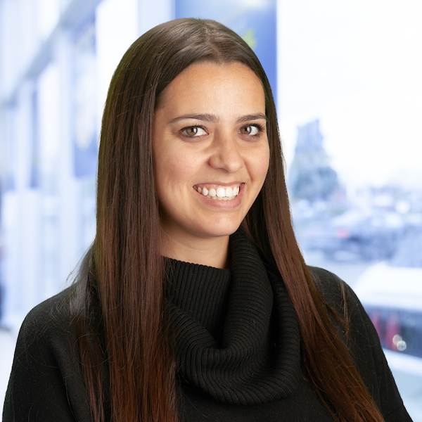 Claudia Santos : Sales Department